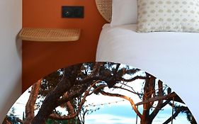 Hotel La Garrigue & Bar Piscine